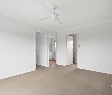 SPACIOUS FAMILY HOME IN A QUIET CHARMHAVEN LOCATION - Photo 5