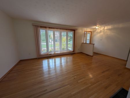 For Lease - 922 Cottingham Road, Kawartha Lakes, Ontario - Photo 4