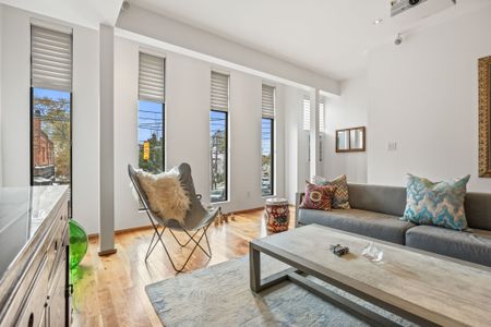 For Lease - 2068 Dundas Street Unit# Upper, Toronto, Ontario - Photo 2