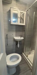 Coniston Avenue, Perivale, Greenford UB6, London - Photo 3