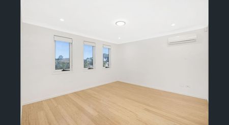 LARGE 4 BED + STUDY, FAMILY HOME - Photo 2