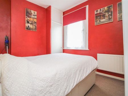 2 bedroom end of terrace house to rent - Photo 3