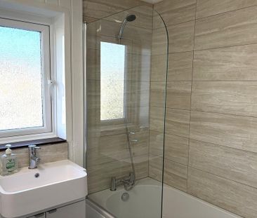 2 bedroom end of terrace house to rent - Photo 5