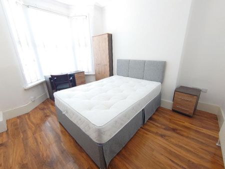 5 bedroom terraced house to rent - Photo 2