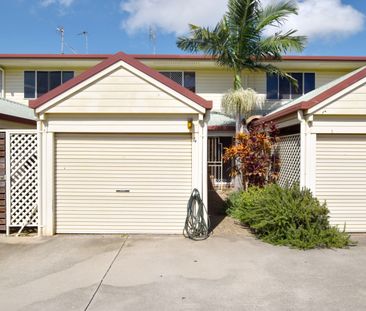 STUNNING MOVE-IN READY HOME IN GLADSTONE CENTRAL - Photo 2