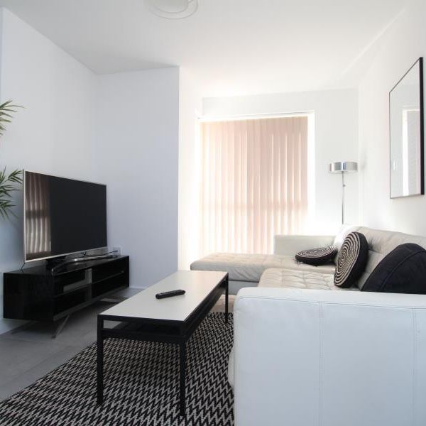 6 bedroom end of terrace house to rent - Photo 1