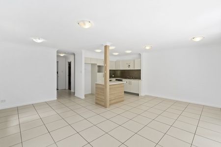 Fleshly painted with new carpet TOWNHOUSE WALKING DISTANCE TO HARBOUR TOWN - Photo 4