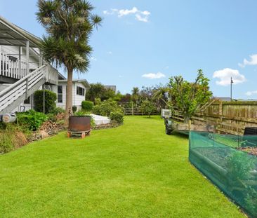 This modern four-bedroom, two-bathroom home offers the perfect blen... - Photo 5