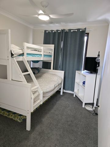 2-3 Bedroom Townhouse in the Heart of The Entrance - Photo 3