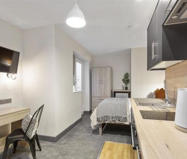 1 bedroom in a house share to rent - Photo 3