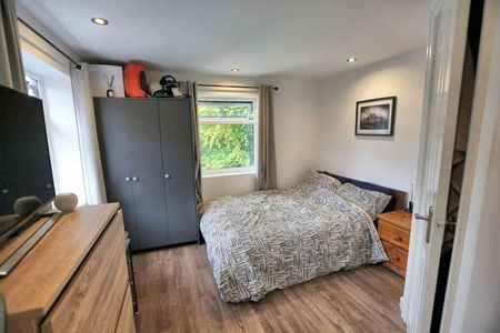 Park Lane, Poynton, SK12 - Photo 2