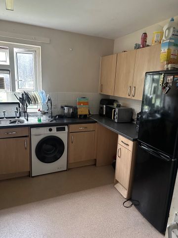 Room in a Shared Flat, Lilian Rolfe House Hamilton Road, SE27 - Photo 4