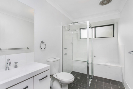 MODERN VILLA IN CENTRAL LOCATION - Photo 5