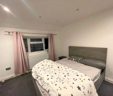 4 bedroom end of terrace house to rent - Photo 5