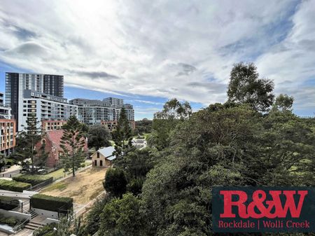 Bright Split Level 2 Bedroom Apartment - Photo 4