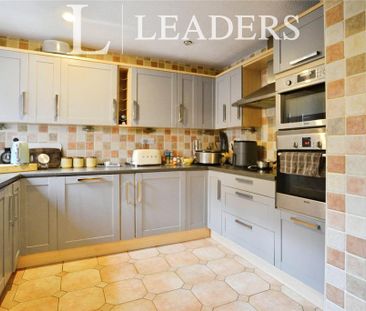 3 bedroom semi-detached house to rent - Photo 3
