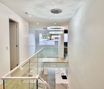 Brand New Luxury Double Storey Home - Photo 3