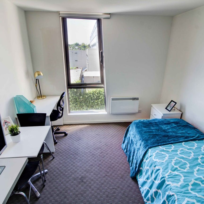 Luxury Fully Furnished Student Only Apartments - Photo 1