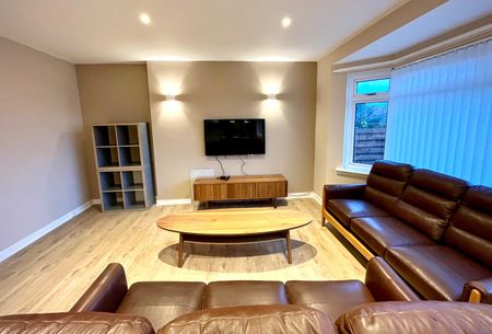 3 Bed Bungalow, Craigmount View, EH12 - Photo 2