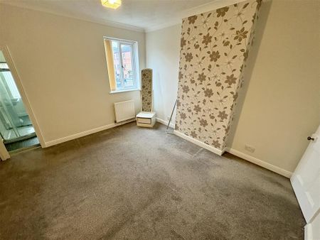 2 bedroom end of terrace house to rent - Photo 3