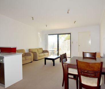 :: NEAT AND TIDY SELF CONTAINED UNIT CLOSE TO CBD - Photo 4