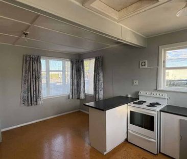 THREE BEDROOM IN PRIME LOCATION - Photo 2