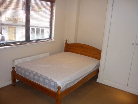 4 Bedroom Flat / Apartment - London Road, Southampton - Photo 5