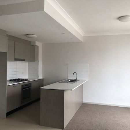 Spacious 2 bed unit - prime location - Photo 4