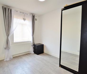 2 bedroom semi-detached house to rent - Photo 2