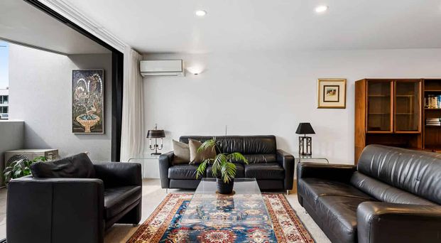 Fully Furnished Executive 2-Bedroom Apartment - Photo 1