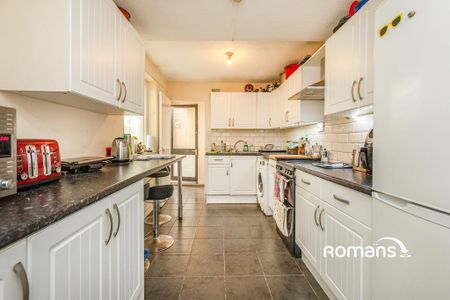 1 bedroom in a house share to rent - Photo 4