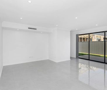 Spacious Home &vert; Ready to Move in - Photo 2