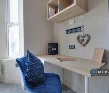 1 bedroom in a flat share to rent - Photo 2