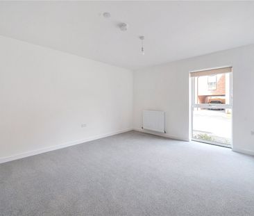 4 bedroom house to rent Waterslade Way, Houghton Regis, Dunstable, ... - Photo 1