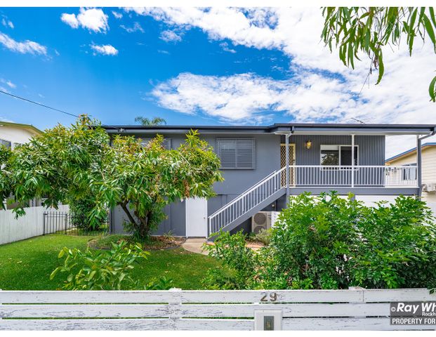 Charming Family Home at 29 Locke Street, Kawana - Photo 1