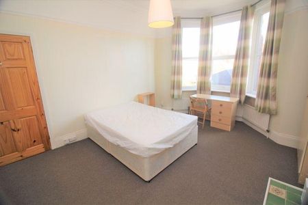 3 bedroom flat to rent - Photo 2