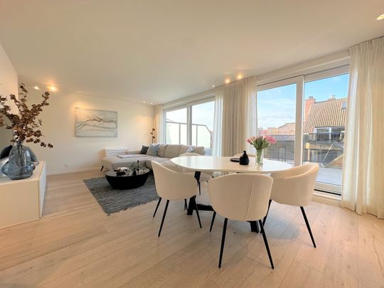 Gemeubelde penthouse met 2 terrassen op enkele passen van de Zeedijk. - Photo 1