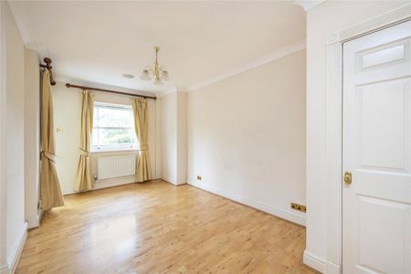 3 bedroom flat in Barnes - Photo 3