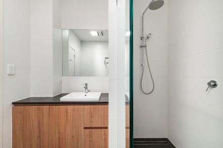 Two-bedroom two bathroom townhouse in wanted locale - Photo 5