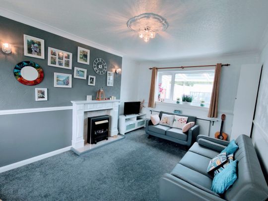 THREE bedroom property to LET in Sutton Coldfield - Photo 1