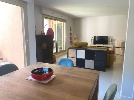 Location Appartement 4 pièces 106m² LYON 4ème - Photo 3