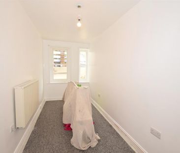3 bedroom flat to rent - Photo 2