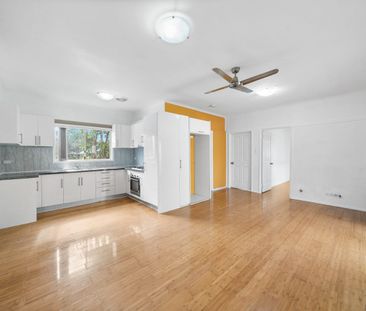 SPACIOUS TWO BEDROOM GRANNY FLAT IN A PRIME LOCATION! - Photo 2