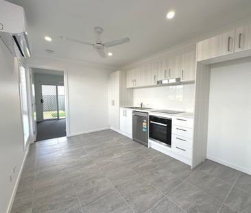 Low-Maintenance Duplex in Park Ridge - Photo 3