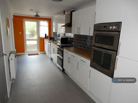 1 bedroom in a house share to rent - Photo 4