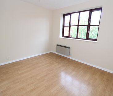 Spring Grove, Mitcham - Photo 5