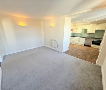 Sherborne Road, Yeovil, Somerset - Photo 2