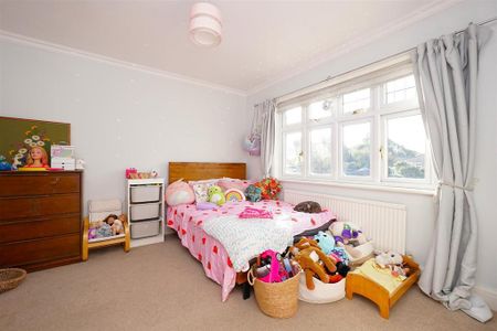 4 bedroom semi-detached house to rent - Photo 5