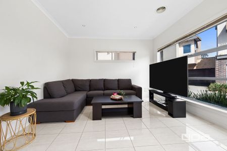 2/1 Dargi Green, Caroline Springs - Photo 2