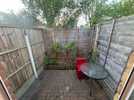 1 Bed Flat, Pennine Drive, NW2 - Photo 3